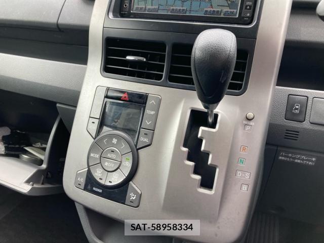 Toyota VOXY 2007-08 8369694-14