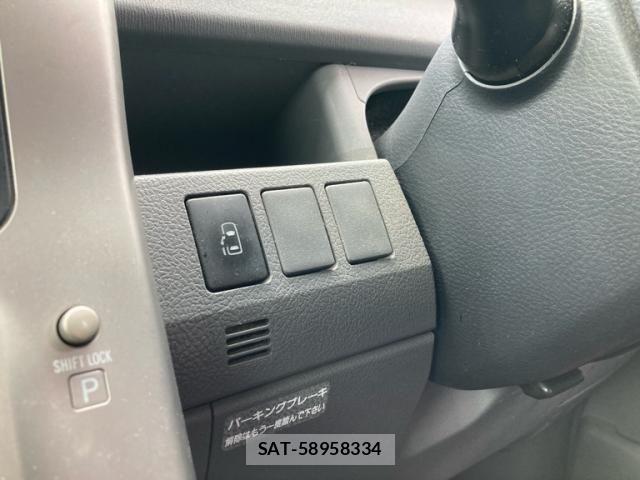 Toyota VOXY 2007-08 8369694-15