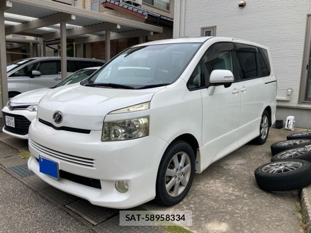 Toyota VOXY 2007-08 8369694-1