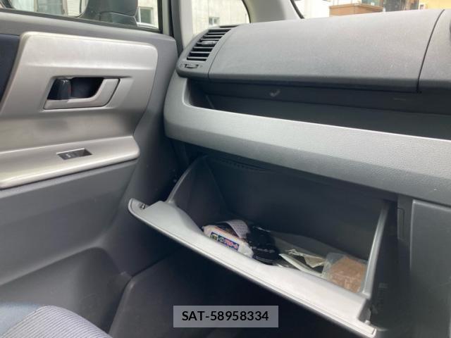 Toyota VOXY 2007-08 8369694-18