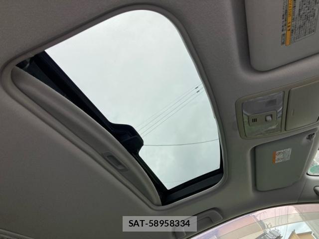 Toyota VOXY 2007-08 8369694-19