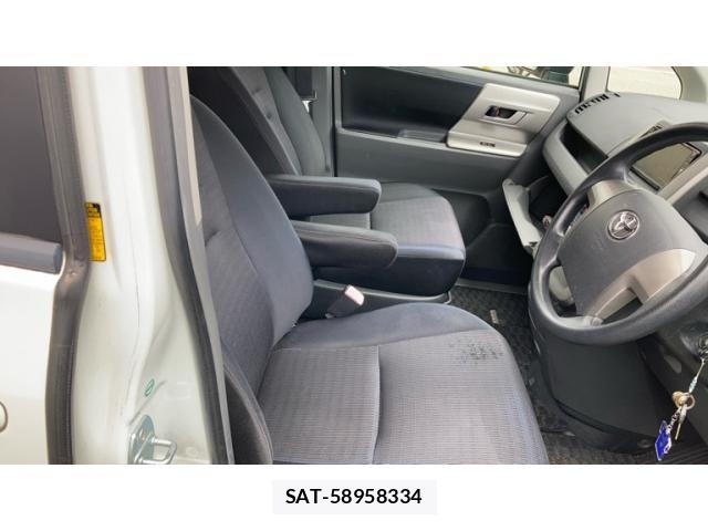 Toyota VOXY 2007-08 8369694-22