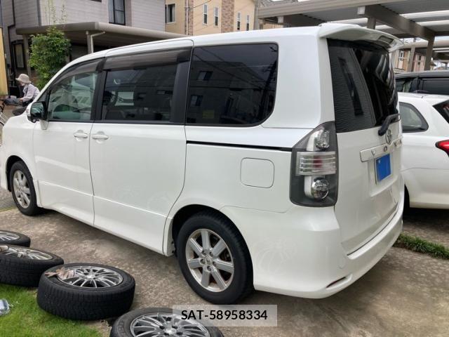 Toyota VOXY 2007-08 8369694-4