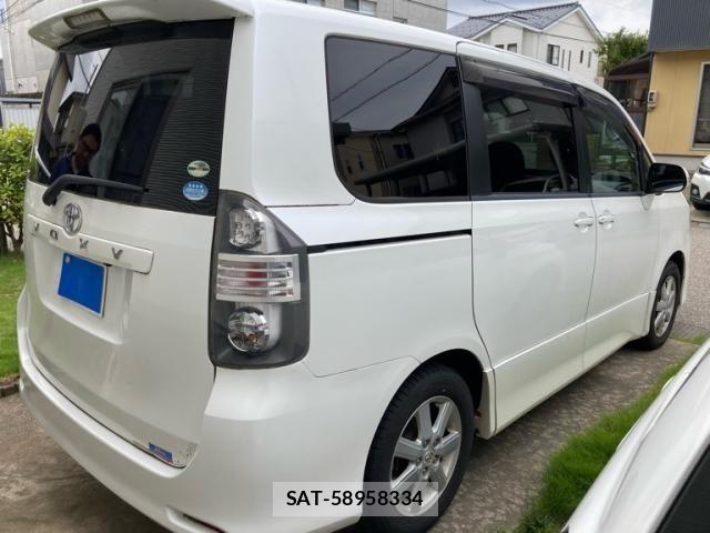 Toyota VOXY 2007-08 8369694-5