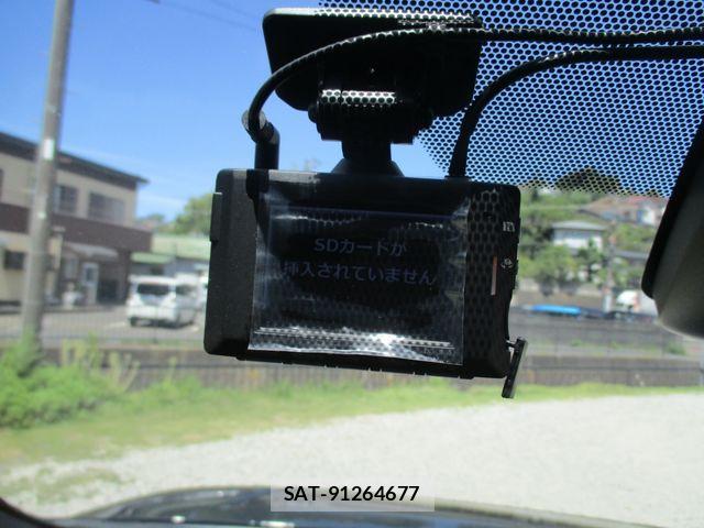 Toyota VOXY 2021-06 8369667-16