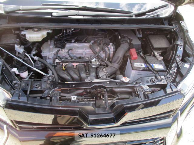 Toyota VOXY 2021-06 8369667-18