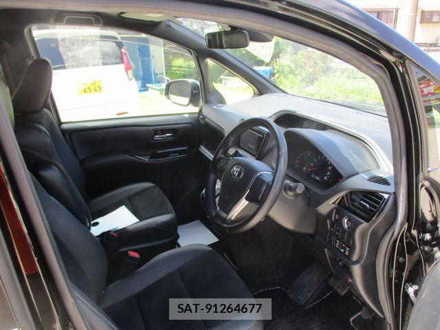 Toyota VOXY 2021-06 8369667-1