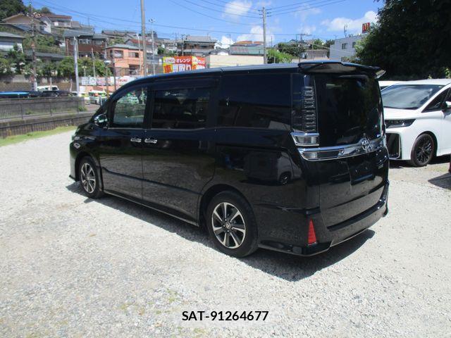 Toyota VOXY 2021-06 8369667-2