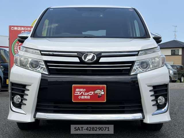 Toyota VOXY 2015-12 8369671-1
