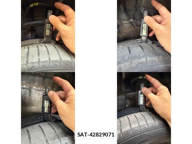 Toyota VOXY 2015-12 8369671-22