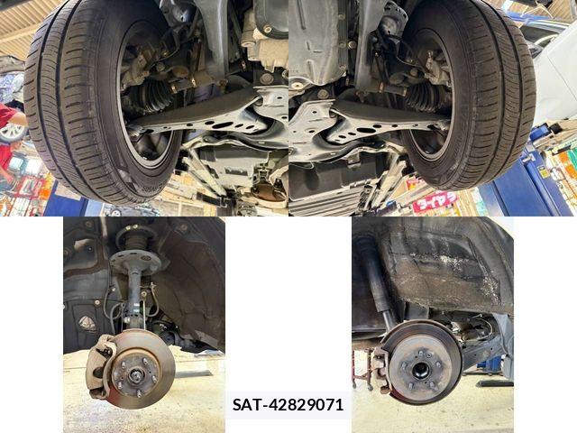 Toyota VOXY 2015-12 8369671-24