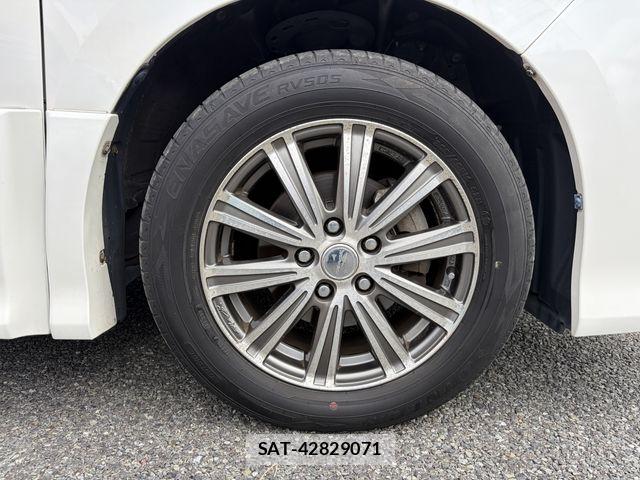 Toyota VOXY 2015-12 8369671-26
