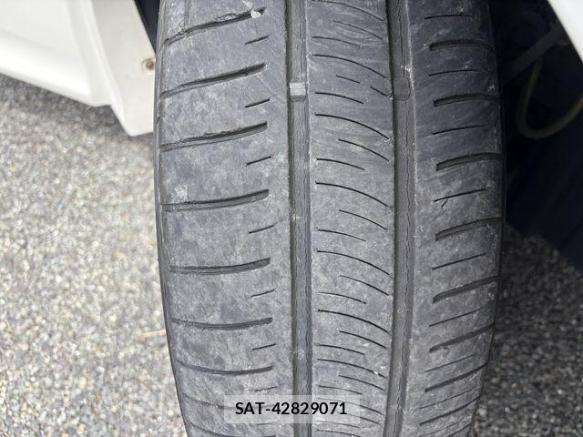 Toyota VOXY 2015-12 8369671-27