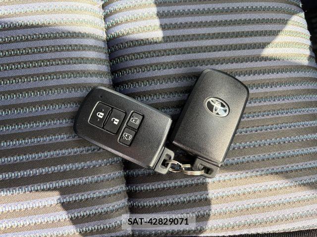 Toyota VOXY 2015-12 8369671-28
