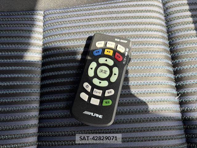 Toyota VOXY 2015-12 8369671-29