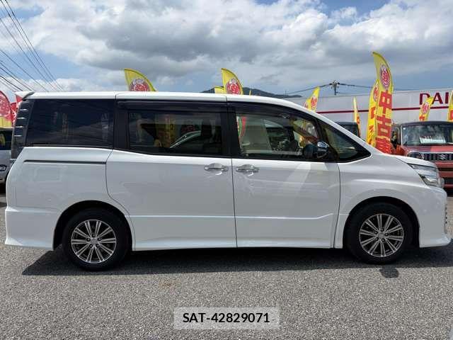 Toyota VOXY 2015-12 8369671-3