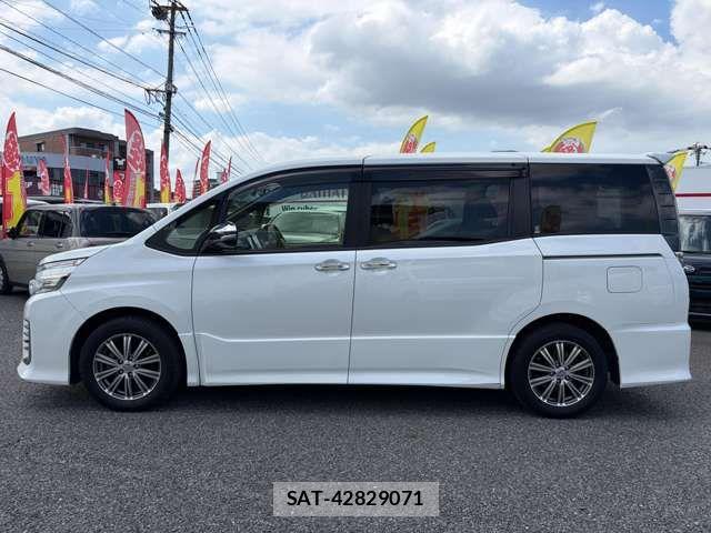 Toyota VOXY 2015-12 8369671-4