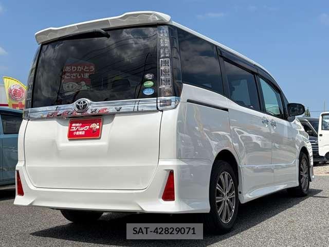 Toyota VOXY 2015-12 8369671-5