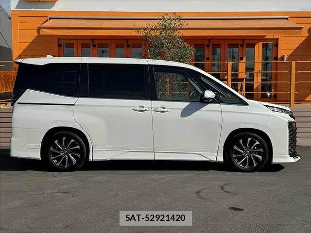 Toyota VOXY 2022-09 8369650-11