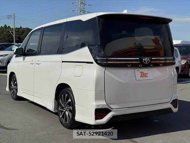 Toyota VOXY 2022-09 8369650-12