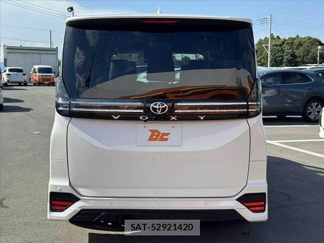 Toyota VOXY 2022-09 8369650-13