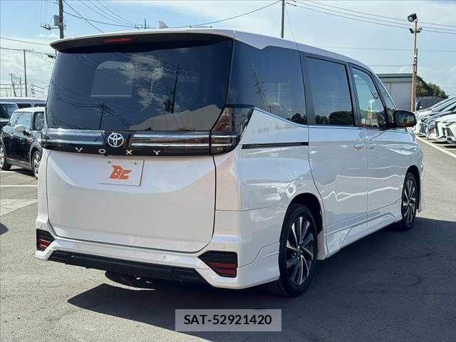 Toyota VOXY 2022-09 8369650-14