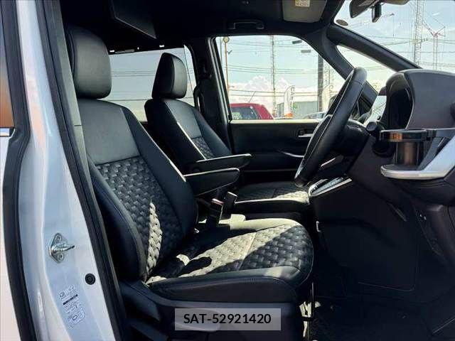 Toyota VOXY 2022-09 8369650-15