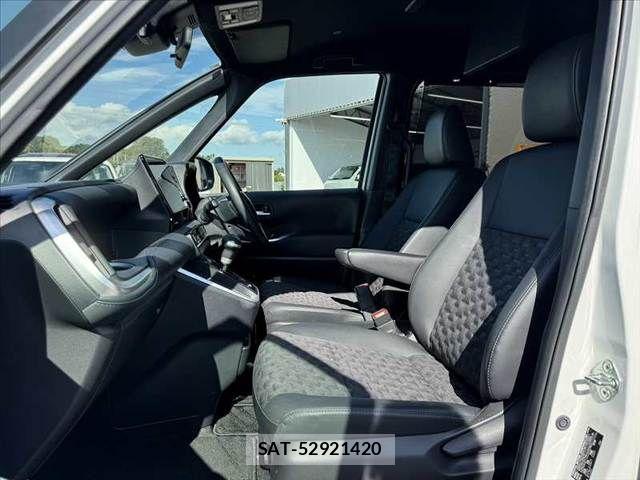 Toyota VOXY 2022-09 8369650-16