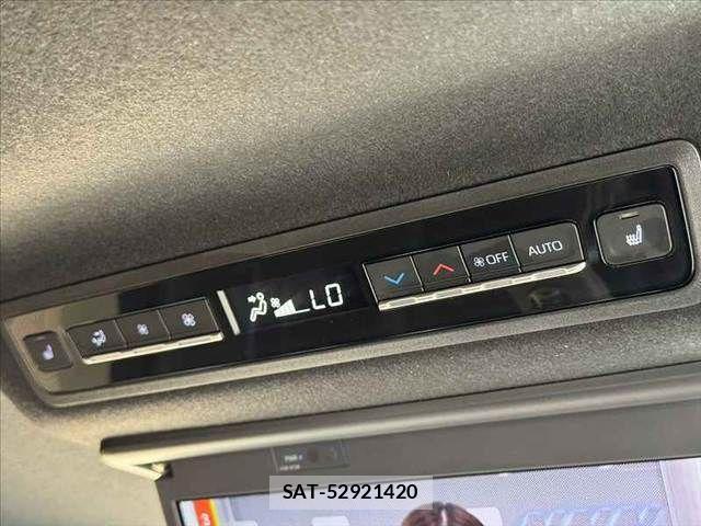 Toyota VOXY 2022-09 8369650-4
