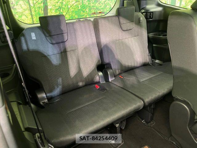 Toyota VOXY 2023-07 8369659-9