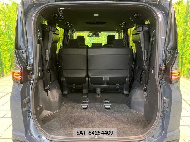 Toyota VOXY 2023-07 8369659-10
