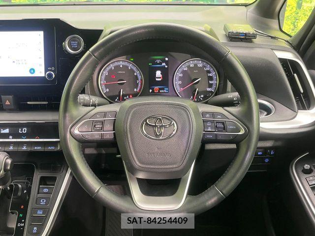 Toyota VOXY 2023-07 8369659-11