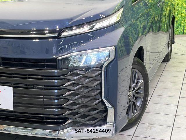 Toyota VOXY 2023-07 8369659-13