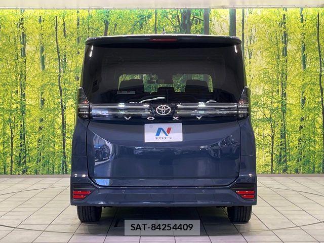Toyota VOXY 2023-07 8369659-15