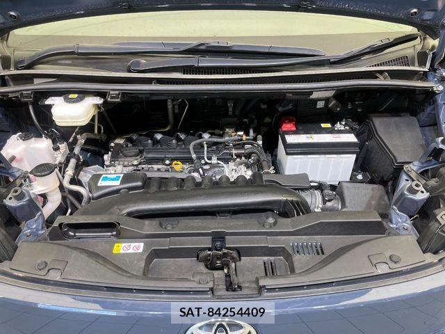 Toyota VOXY 2023-07 8369659-18
