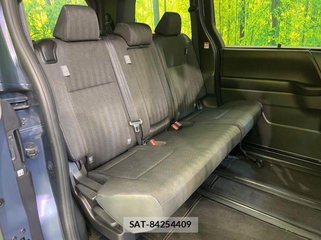 Toyota VOXY 2023-07 8369659-8