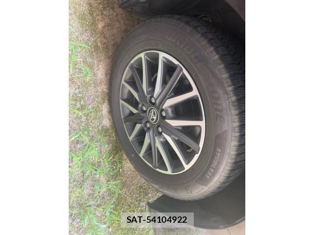 Toyota VOXY 2014-02 8369685-10