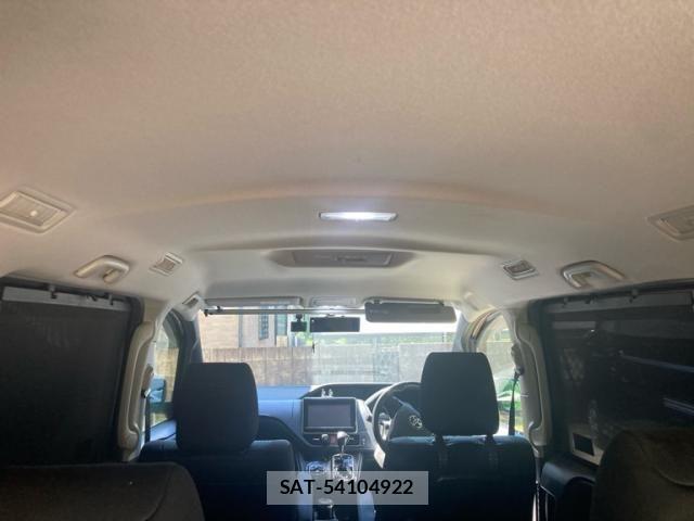 Toyota VOXY 2014-02 8369685-12