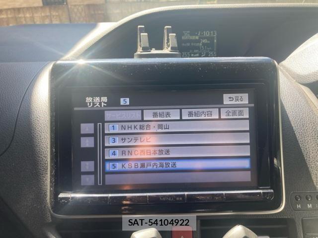 Toyota VOXY 2014-02 8369685-15