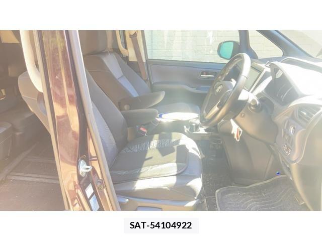 Toyota VOXY 2014-02 8369685-18