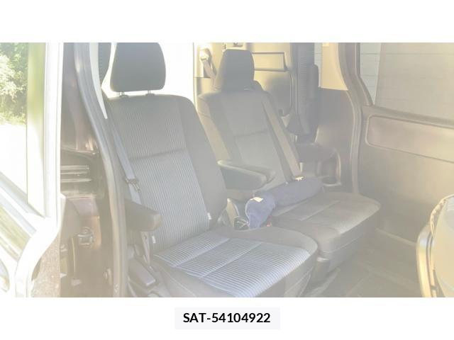 Toyota VOXY 2014-02 8369685-21