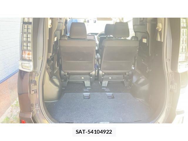 Toyota VOXY 2014-02 8369685-22