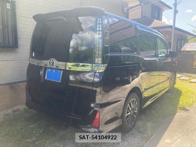 Toyota VOXY 2014-02 8369685-4