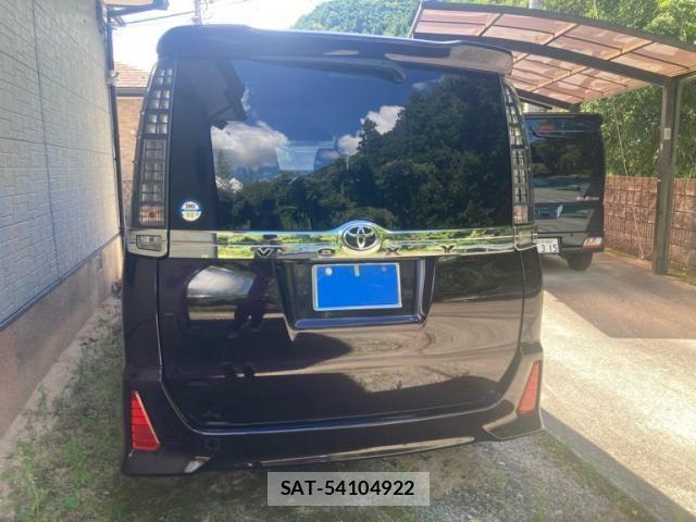 Toyota VOXY 2014-02 8369685-5
