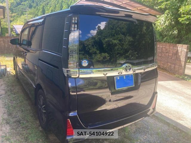 Toyota VOXY 2014-02 8369685-6