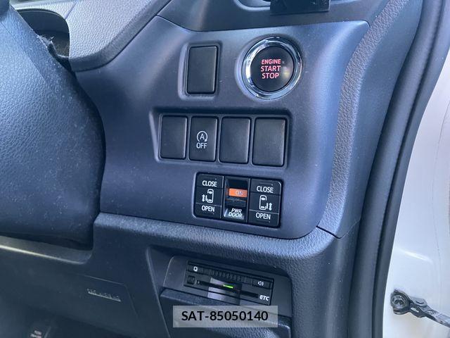 Toyota VOXY 2014-05 8369673-10