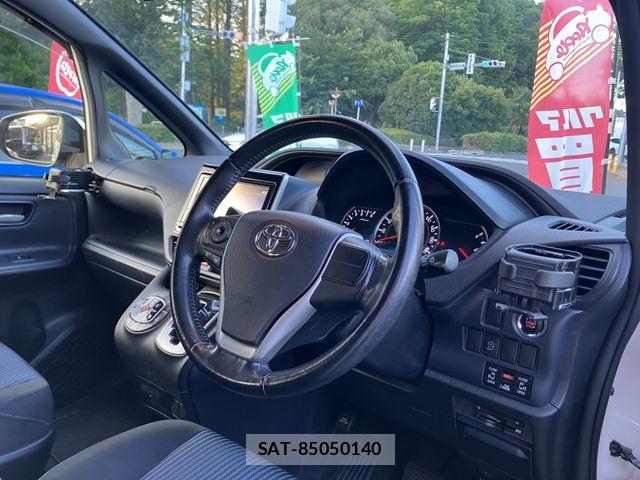 Toyota VOXY 2014-05 8369673-4