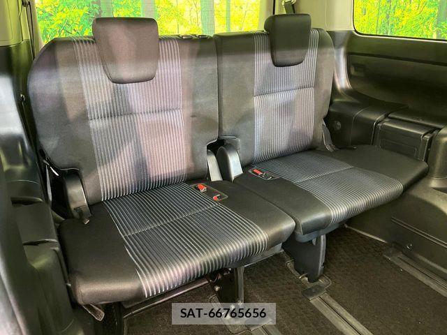 Toyota VOXY 2015-01 8369682-9