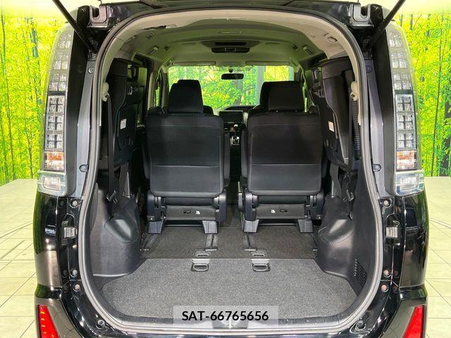 Toyota VOXY 2015-01 8369682-10