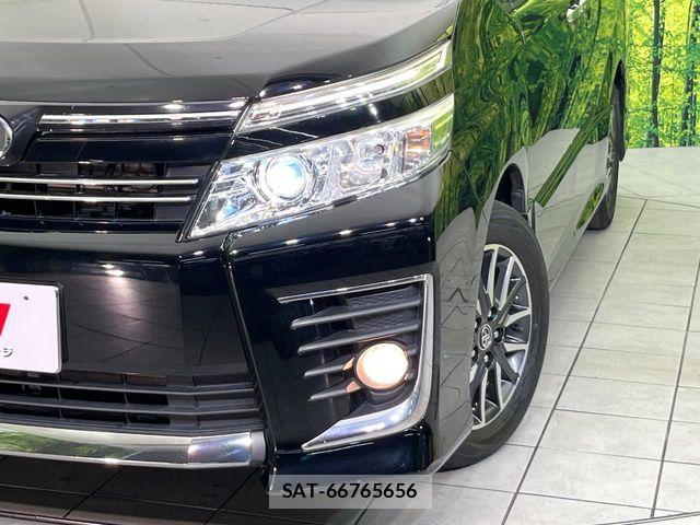 Toyota VOXY 2015-01 8369682-11